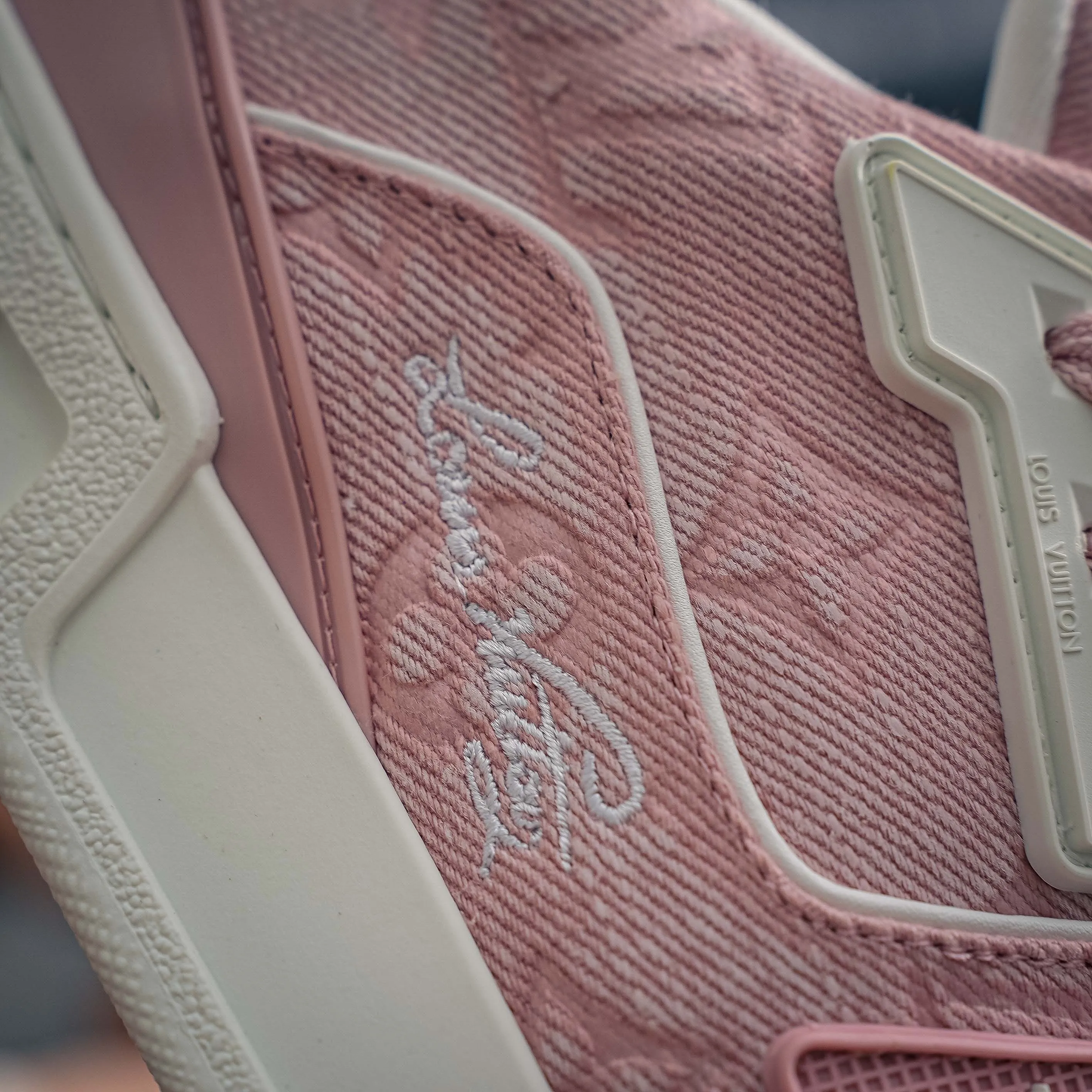 # LV- - trainer 2026 New Arrival 1：1 ！！ Shoes Cowhide Leather ， LOGO ， Breathable ， 。